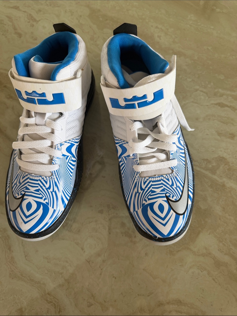 High-Top Basketball Shoes in White & Blue